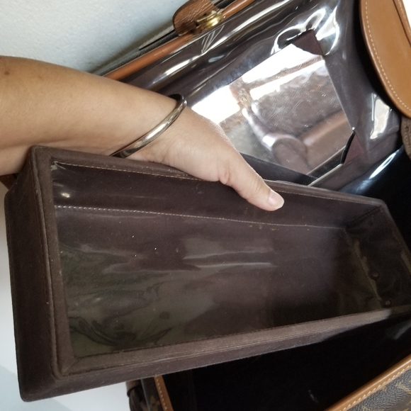 Louis Vuitton beauty train case - Picture 8 of 16